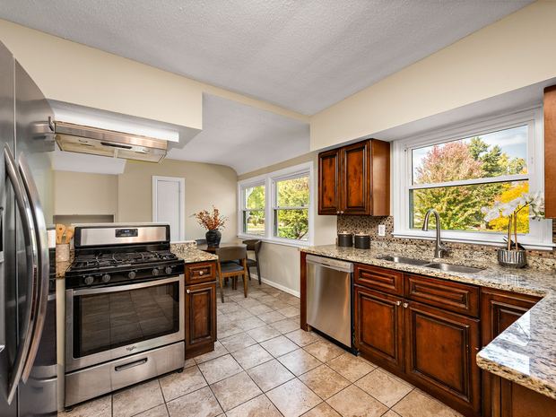 Gas range and the second run of granite counter