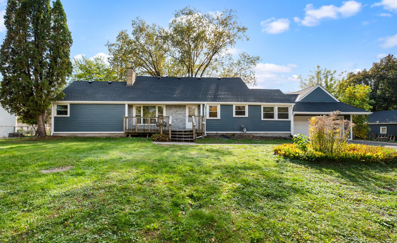 2338 15th Ave E, North Saint Paul