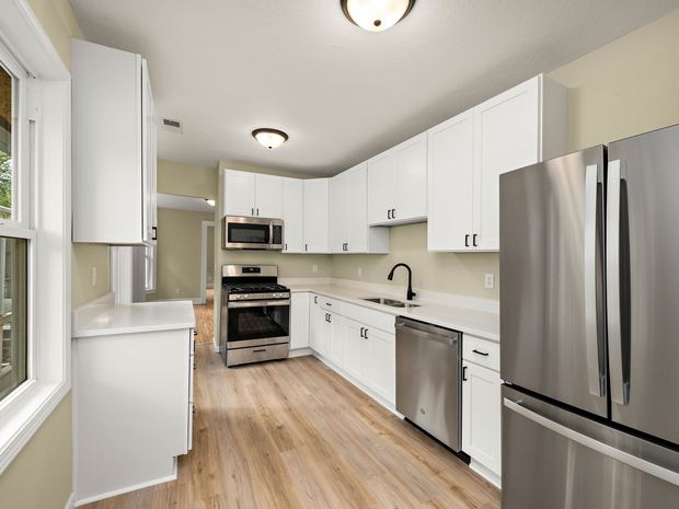 Upper unit kitchen, new in 2026